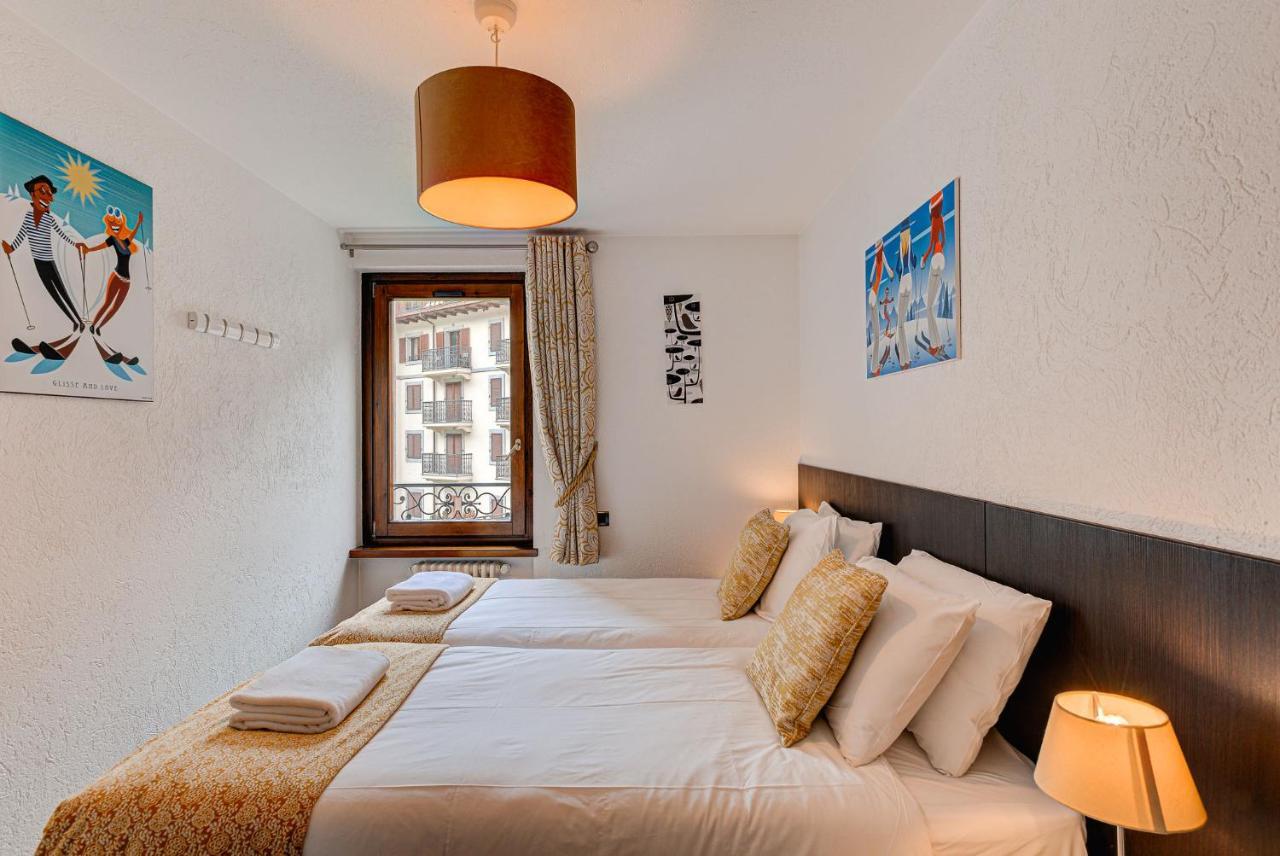 Apartment Cosmiques - Alpes Travel - Central Chamonix - Sleeps 4 Exteriör bild