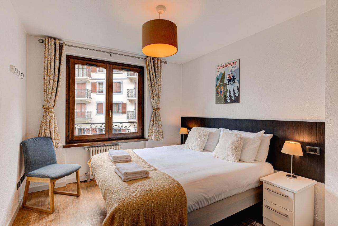 Apartment Cosmiques - Alpes Travel - Central Chamonix - Sleeps 4 Exteriör bild