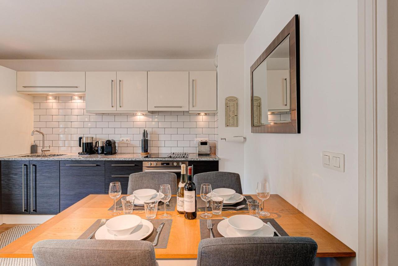 Apartment Cosmiques - Alpes Travel - Central Chamonix - Sleeps 4 Exteriör bild