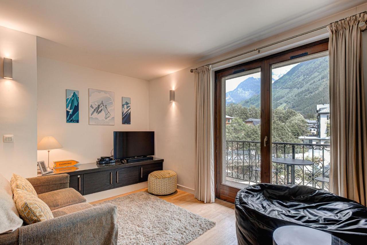 Apartment Cosmiques - Alpes Travel - Central Chamonix - Sleeps 4 Exteriör bild