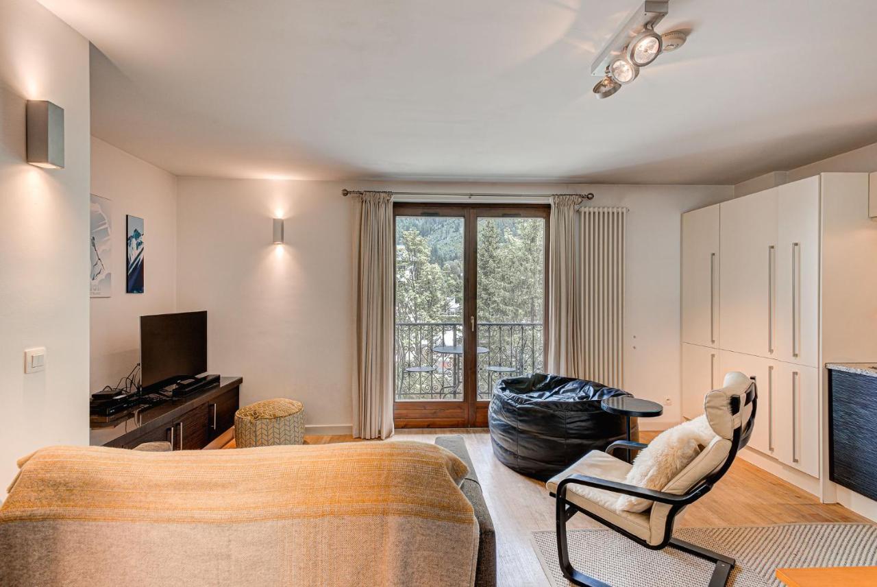 Apartment Cosmiques - Alpes Travel - Central Chamonix - Sleeps 4 Exteriör bild