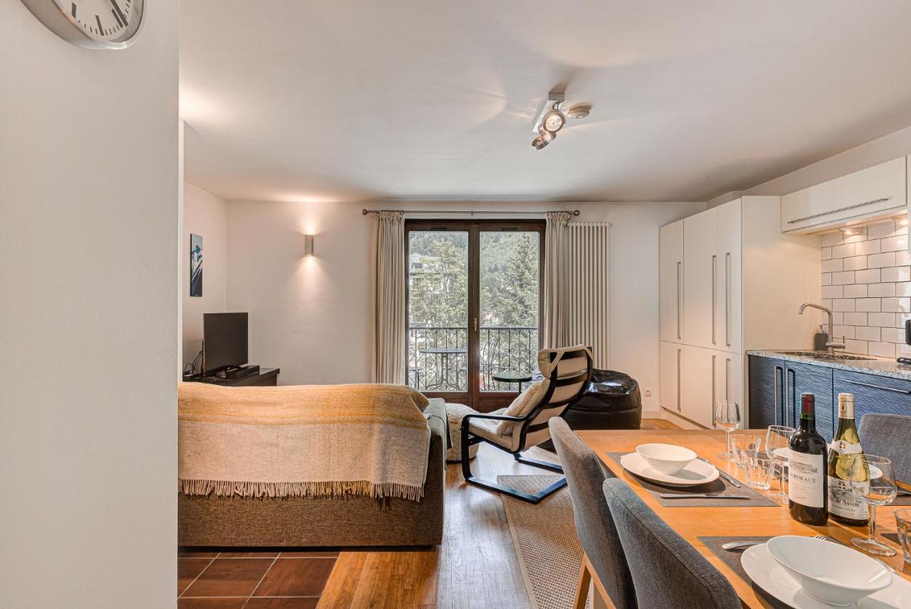 Apartment Cosmiques - Alpes Travel - Central Chamonix - Sleeps 4 Exteriör bild