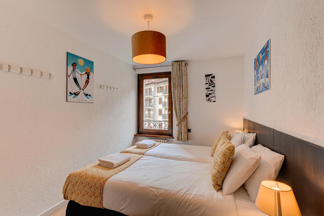 Apartment Cosmiques - Alpes Travel - Central Chamonix - Sleeps 4 Exteriör bild