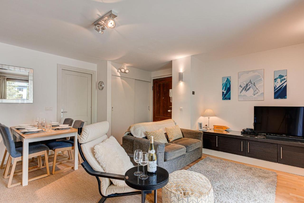 Apartment Cosmiques - Alpes Travel - Central Chamonix - Sleeps 4 Exteriör bild